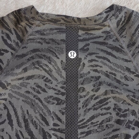 Women's 6 Lululemon Swiftly Tech Long Sleeve Shirt Primal Clash Black Gull Grey - Picture 5 of 6